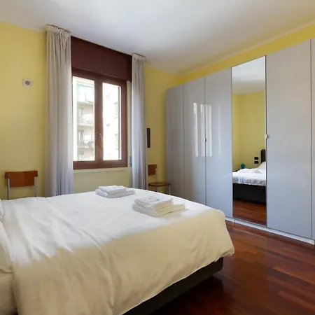 Sondrio M3 - Spacious With Balcony! Daire Milano