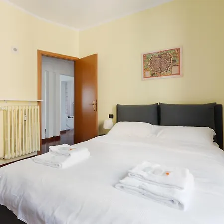 Sondrio M3 - Spacious With Balcony! شقة *