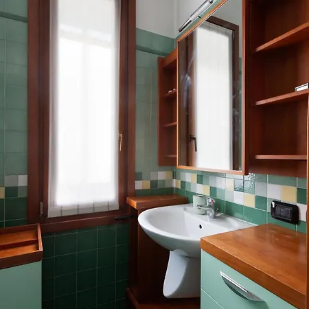 Sondrio M3 - Spacious With Balcony! شقة ميلان