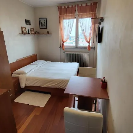 לינה וארוחת בוקר - Doppia Con Bagno Privato In Stupendo Attico Con Vista Mozzafiato מילאנו