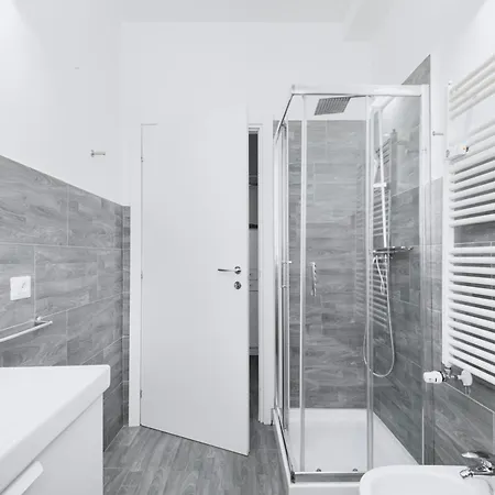 Easylife - Moderno E Luminoso In Repubblica * Milan