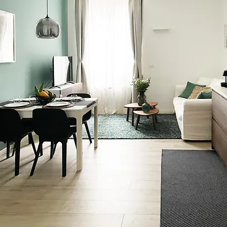 Cozy And Quiet In Isola District شقة