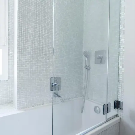 Apartman Roomy Flat With Garage - Porta Romana