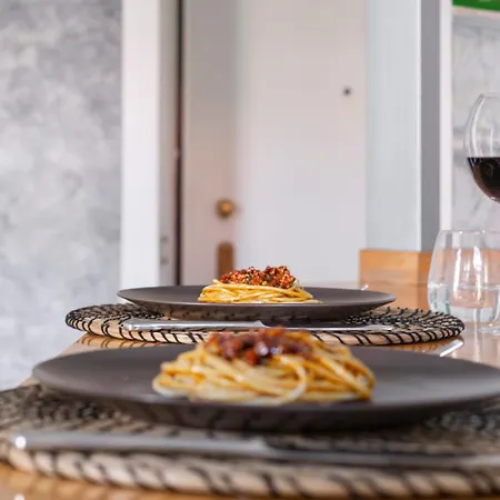 Roomy Flat With Garage - Porta Romana *