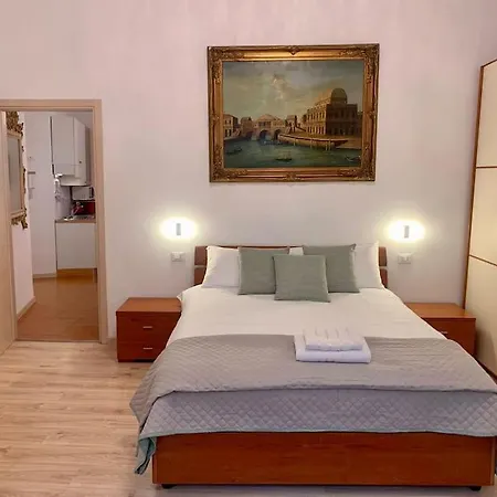 Apartment De Angeli Charm Milan
