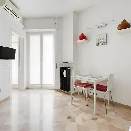 Lorenteggio-piazza Frattini Balcony