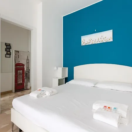 Lorenteggio-piazza Frattini Balcony Apartment Milan