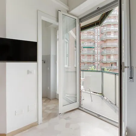 Lorenteggio-piazza Frattini Balcony