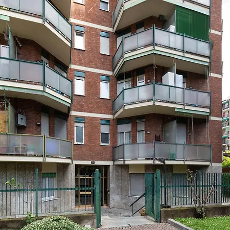 Apartment Lorenteggio-piazza Frattini Balcony *