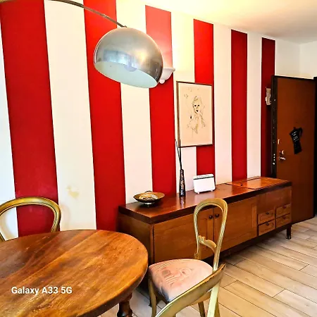 Il Giardino Dell'artista Con Parcheggio E Giardino A *