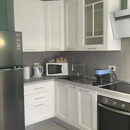 Centre Porta Romana With Free Parking Garage - Newly Cozy 2 Bedrooms With 2 Bathrooms Living Fully Equipped Kitchen And Washing Machine Smart Tv - Subway Metro 3 Stops To Duomo Apartmán