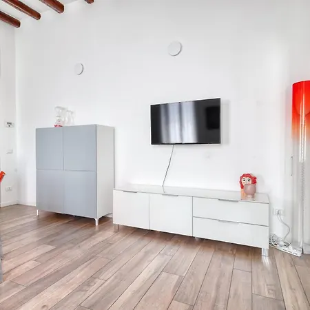 Joivy Lovely Flat Near Naviglio Grande Milão