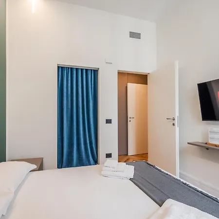 Spacious In Next To Metro Apartment *