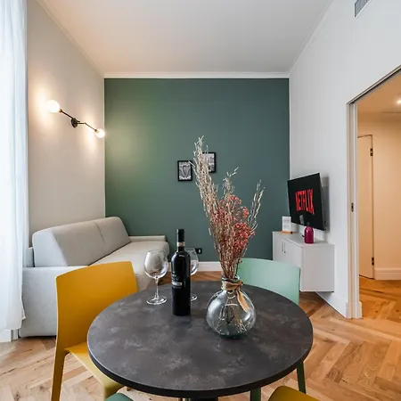 Spacious In Next To Metro Apartment *
