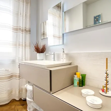 Ospitali - White Flat, Spazioso Bilocale Di Design In Zona De Angeli, Nuovo, Elegante E Accessoriato *