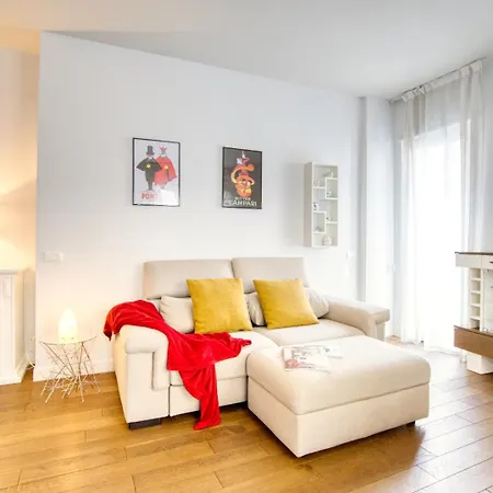 Apartment Ospitali - White Flat, Spazioso Bilocale Di Design In Zona De Angeli, Nuovo, Elegante E Accessoriato