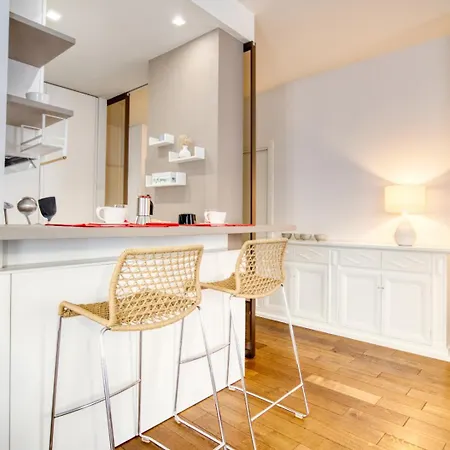 Guesthost - White Flat Bilo Di Design De Angeli Appartamento Milano