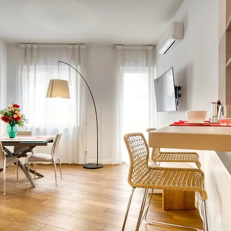 Ospitali - White Flat, Spazioso Bilocale Di Design In Zona De Angeli, Nuovo, Elegante E Accessoriato Apartment *