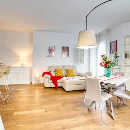 Apartment Ospitali - White Flat, Spazioso Bilocale Di Design In Zona De Angeli, Nuovo, Elegante E Accessoriato