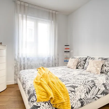 Ospitali - White Flat, Spazioso Bilocale Di Design In Zona De Angeli, Nuovo, Elegante E Accessoriato Apartment *