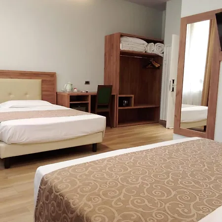 ホテル Csi Group - Station 3*