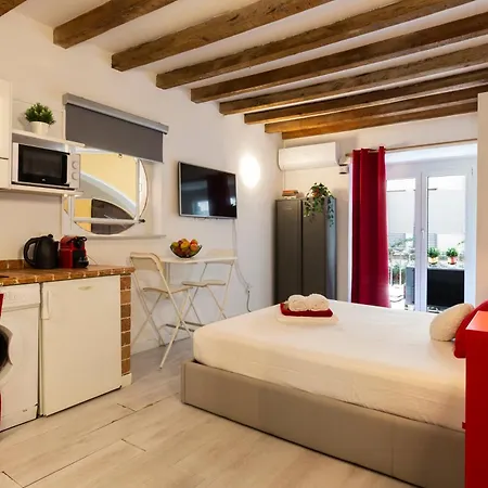 Casa Vittoria - Isola District *