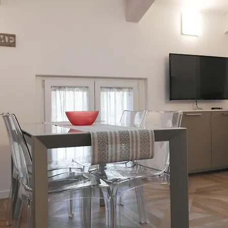 Luminoso Bilocale Zona Tibaldi Bocconi