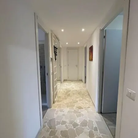 La Petite Maison Milanese In Centro Apartment