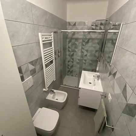 Renovated With Two Single Beds *