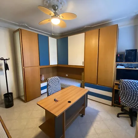 Renovated With Two Single Beds Apartment Milan