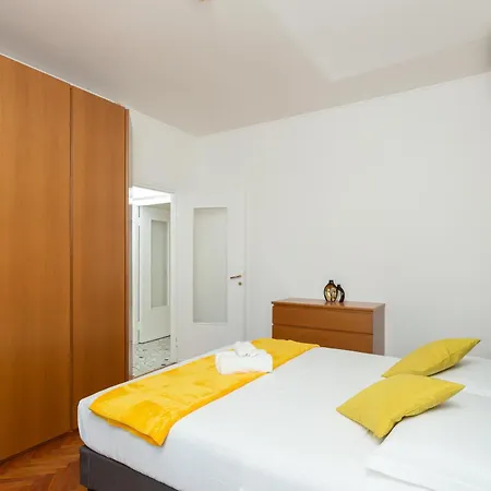 Artstay Porta Romana Apt, Parking, Centre *