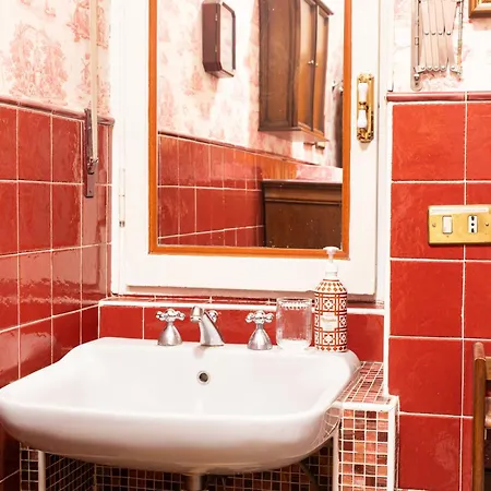 Duomo Walking Distance Elegant Flat With View Apartmán *