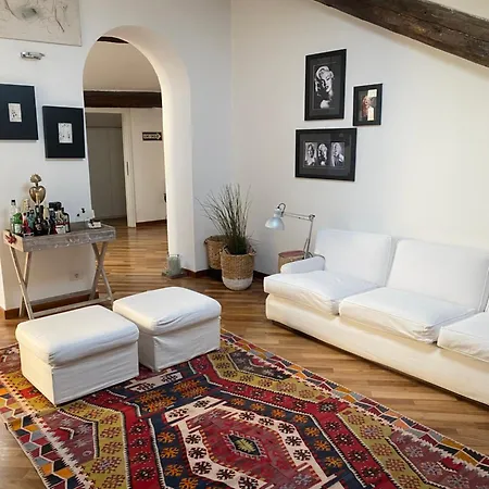 Di Charme Con Terrazzo In Brera Milão