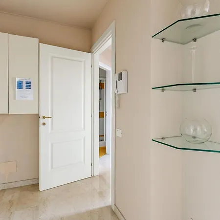 Melchiorre Gioia Vista Alpi With Terrace By Halldis Apartman