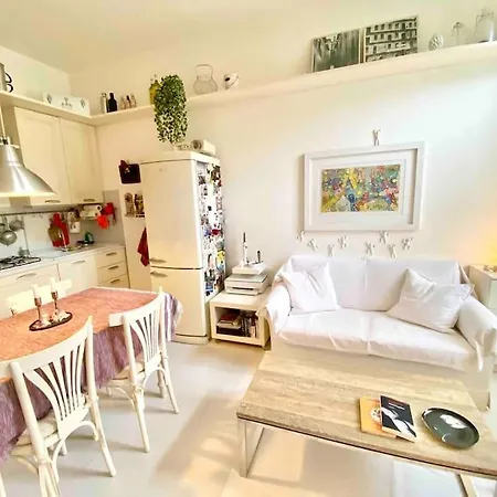 Garden View, Free Parking And Checkout In The Afternoon Апартаменты Милан