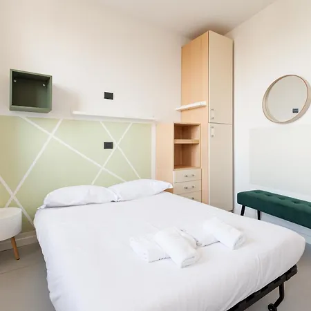 Magenta Long Let Apts Μιλάνο
