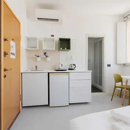 Magenta Long Let Apts Μιλάνο