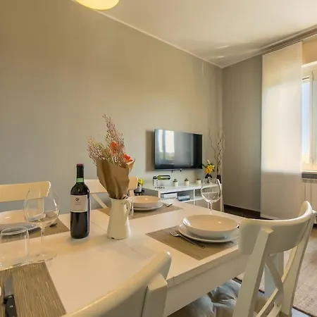 Exclusive & Strategic 2-bedroom Apartment, 50m From M4 Lejlighed