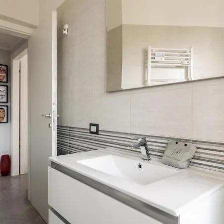 Luxury In Prada District Near Mm Brenta & Center - Ideal For Business Profiles