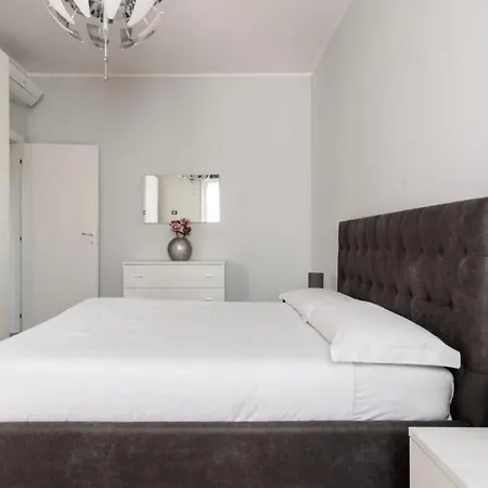 Luxury In Prada District Near Mm Brenta & Center - Ideal For Business Profiles * Milan