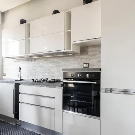 Luxury In Prada District Near Mm Brenta & Center - Ideal For Business Profiles *