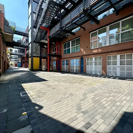 Oasis In The City- Private Garden Апартаменты *