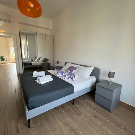 New With Balcony, Isola Bosco Verticale Apartment Mailand