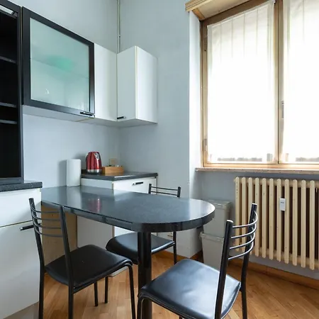 Lorenteggio Large Flat * מילאנו