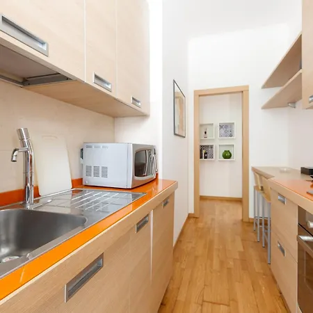 Guesthost - Domodossola M5 Modern