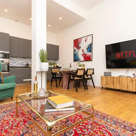 Loft Luxury Design- With 2 Bedrooms -wifi Ultra-5min Metro *