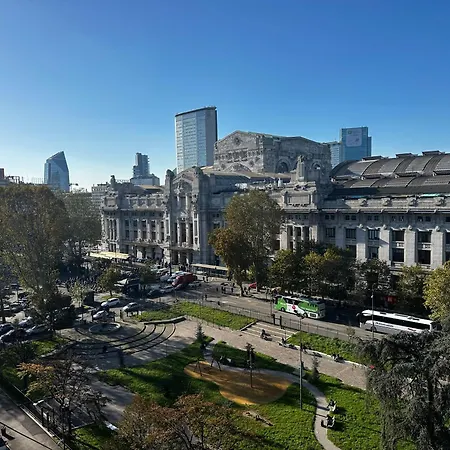 Urban Elegance Station W/private Garage Milan