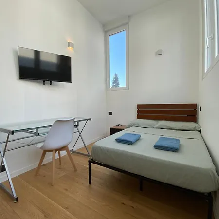 Modern 3 Bedrooms Apartment *