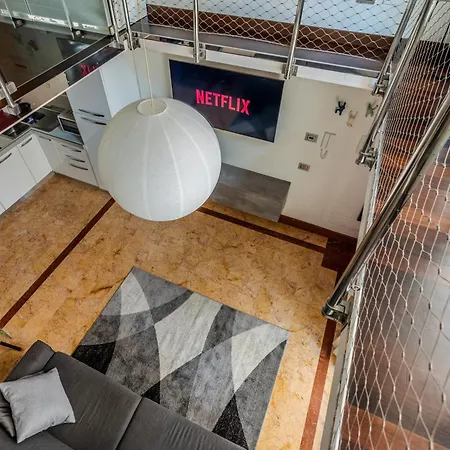 Loft Elegante In Centro In Zona Signorile - Davanti Metro *
