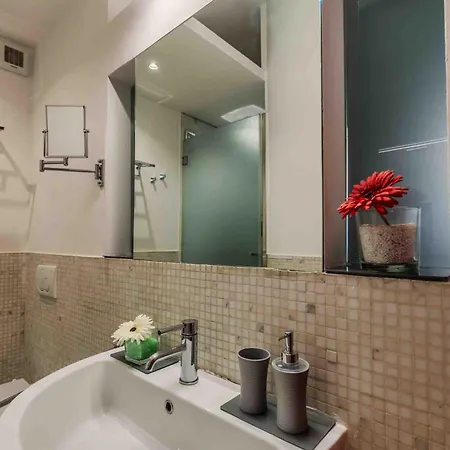 Apartment Loft Elegante In Centro In Zona Signorile - Davanti Metro *